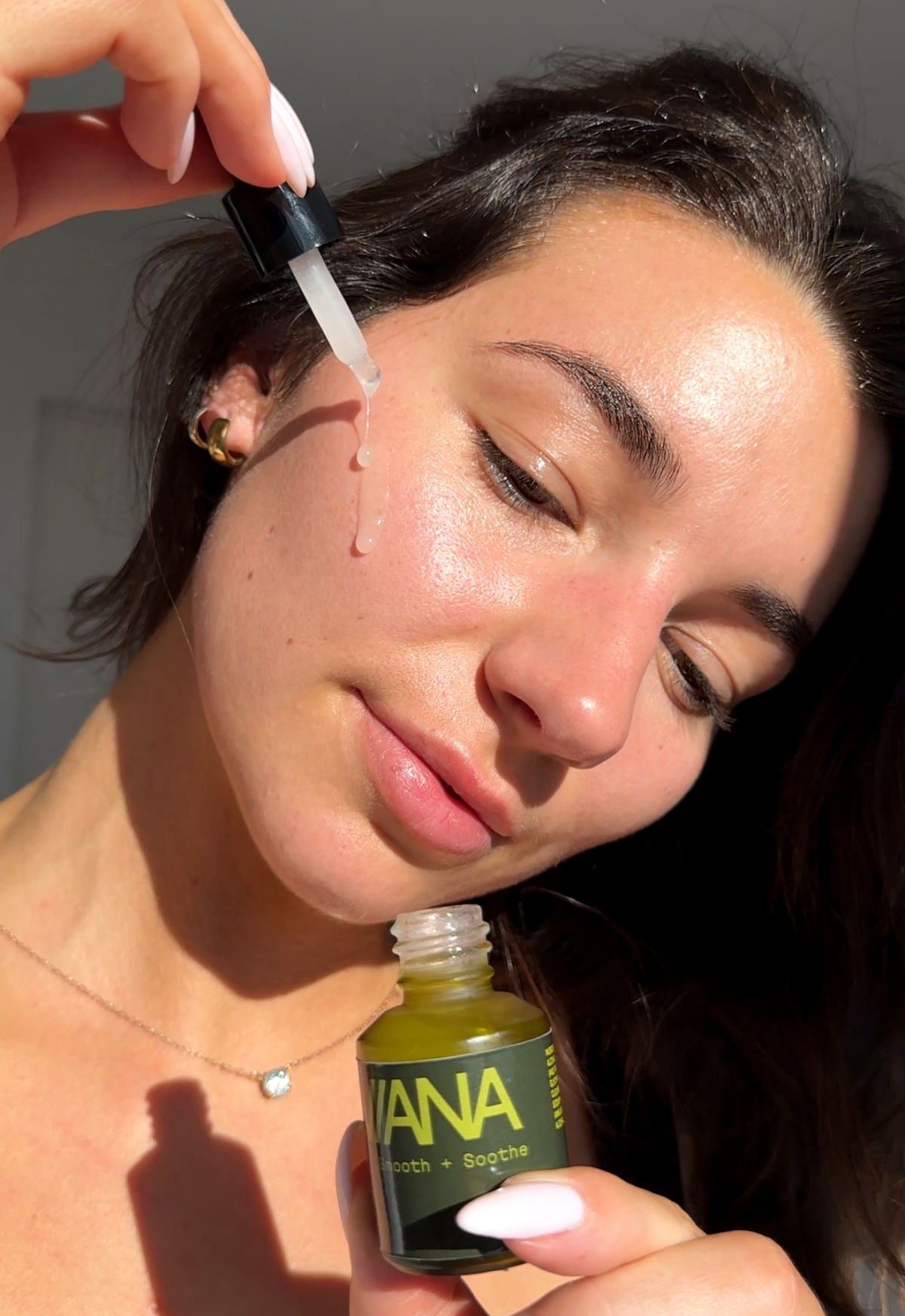 Reviana Serum dropper applied